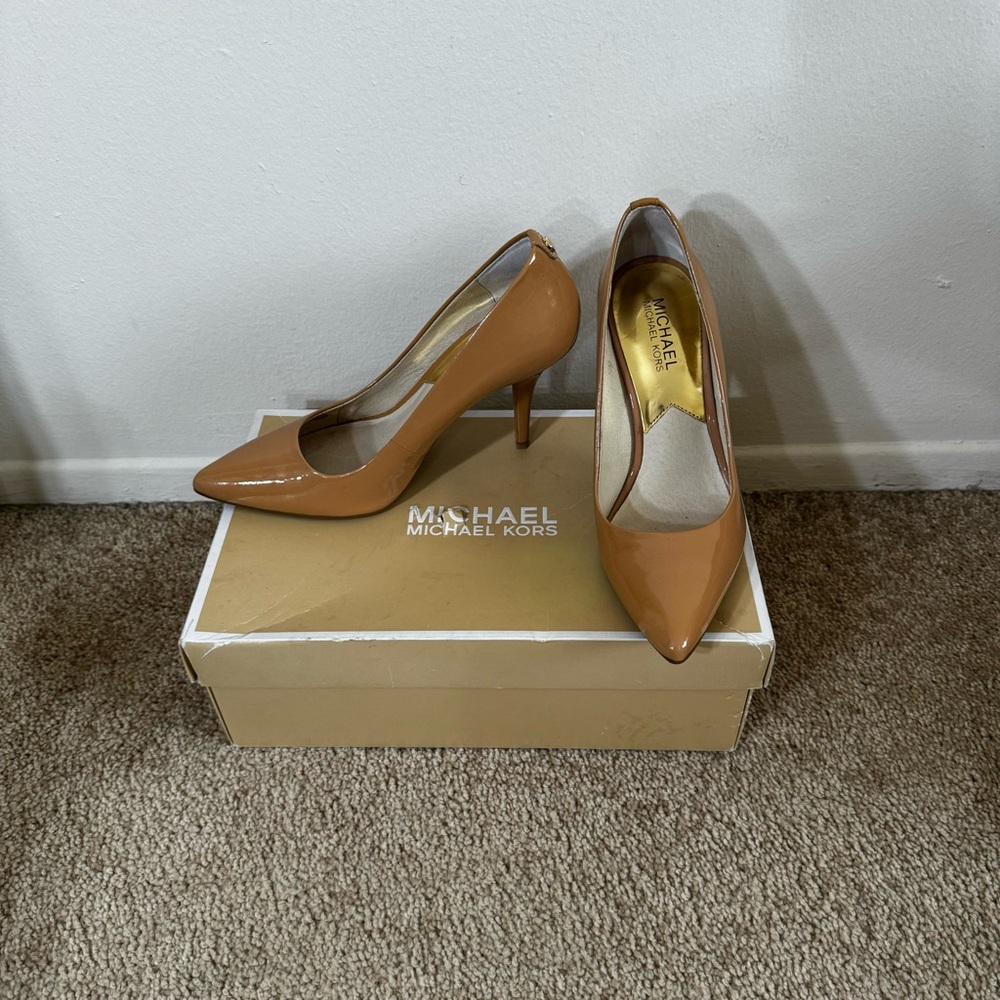 Micheal Kors MK/ flex high heel pump size 7